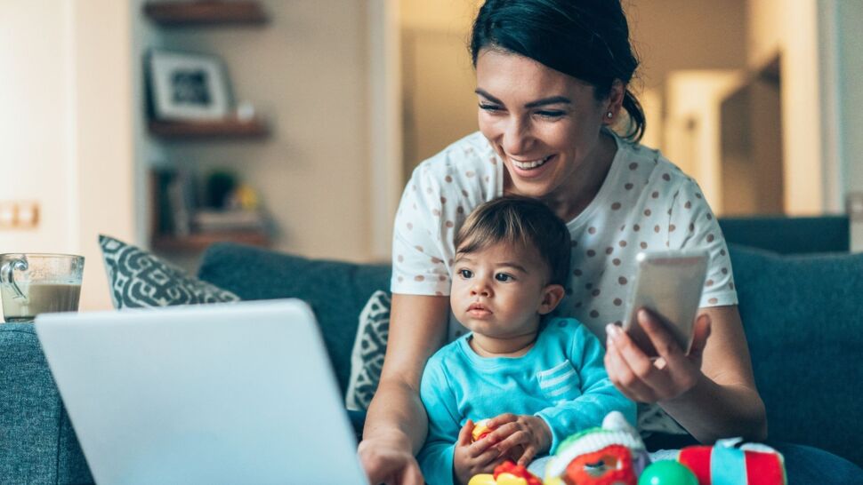 mom-working-at-home-with-child mom-working-at-home-with-child