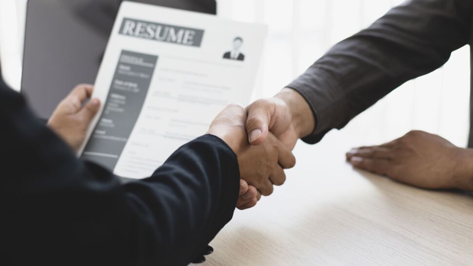 handshake-after-succesful-job-interview