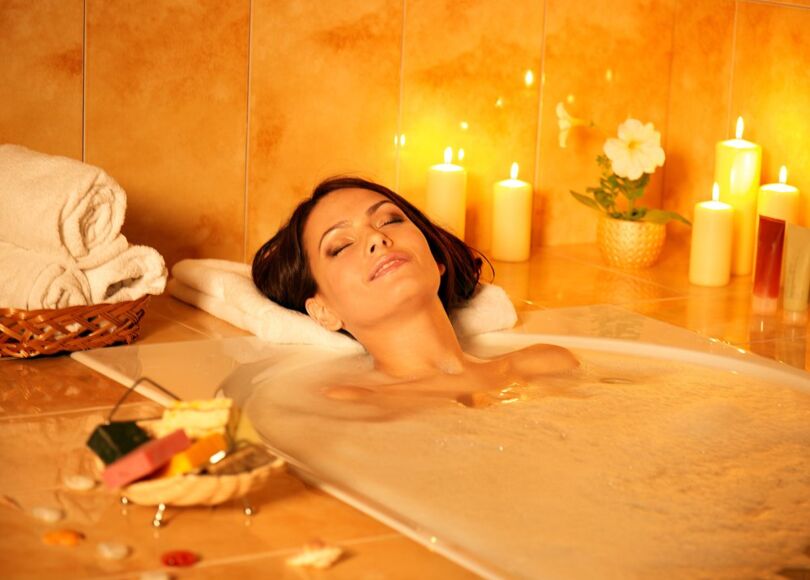 woman-relaxing-in-bath